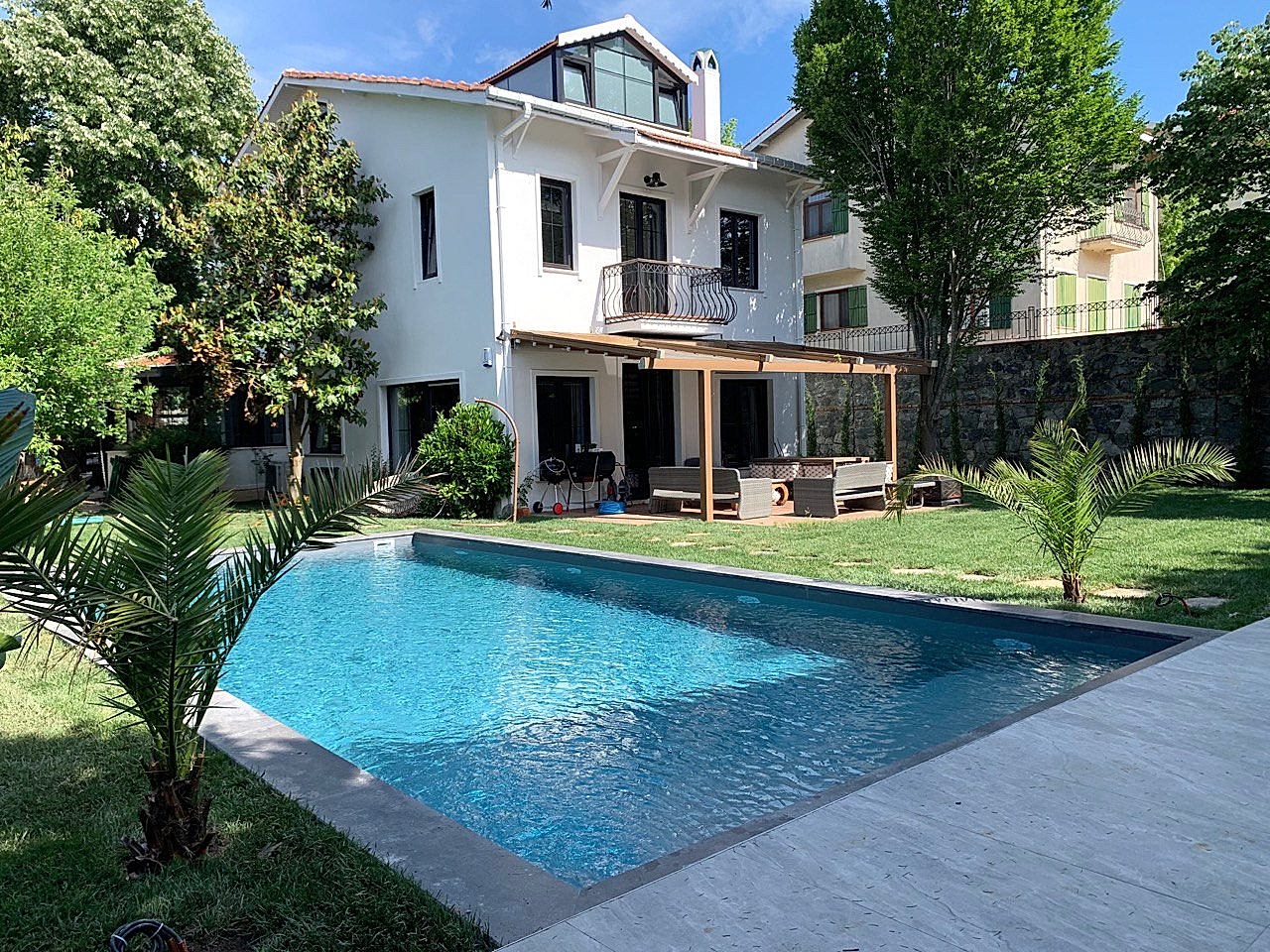 DEMET ÖZDEMİR'İN BAHÇESİ BİZE EMANET 